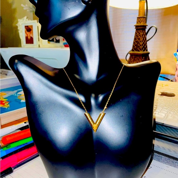 Real 18K LV Des. Saudi Gold - Picture 1 of 2